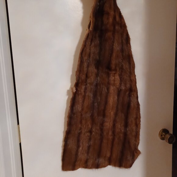 Box full of Fur scraps - Picture 3 of 9